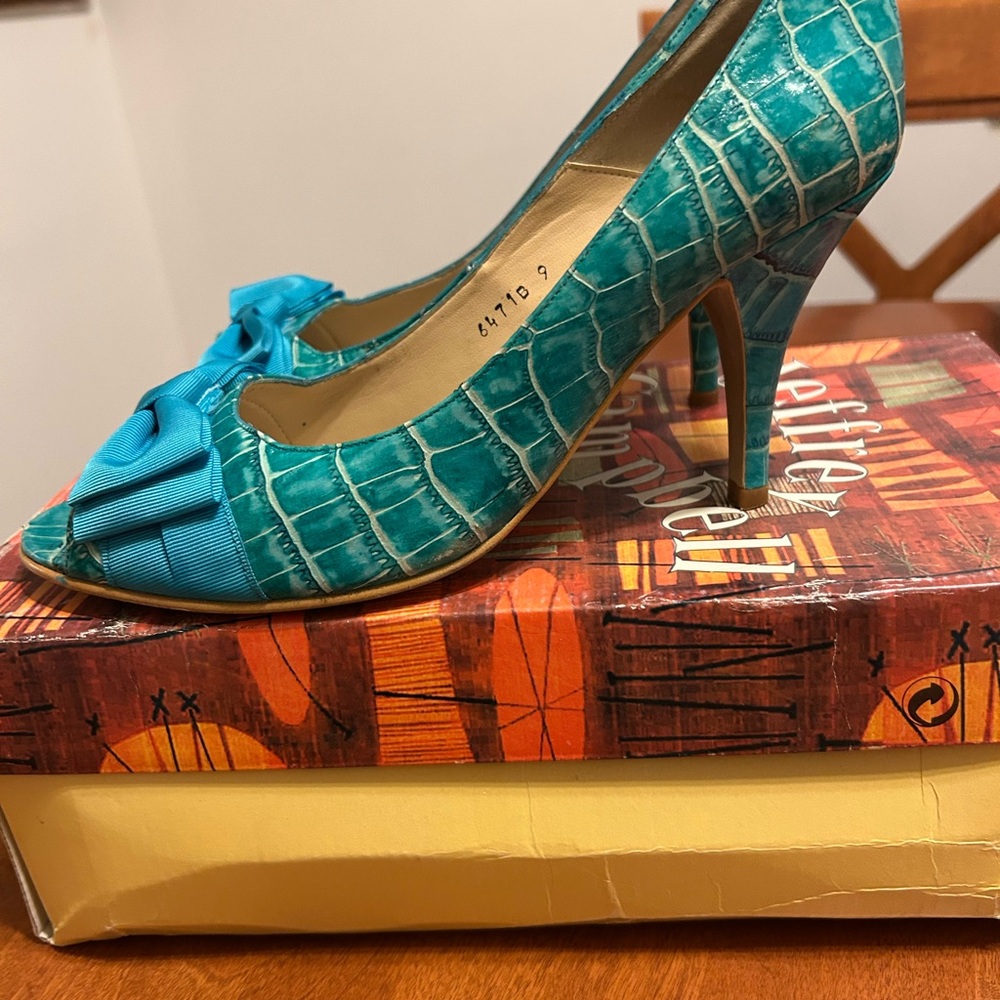 Jeffrey Campbell Turquoise Croc Print Open Toe Heel with Bow. Good condition.